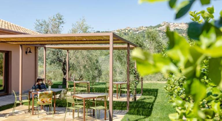 Farm with yard & patio in Altavilla Silentina