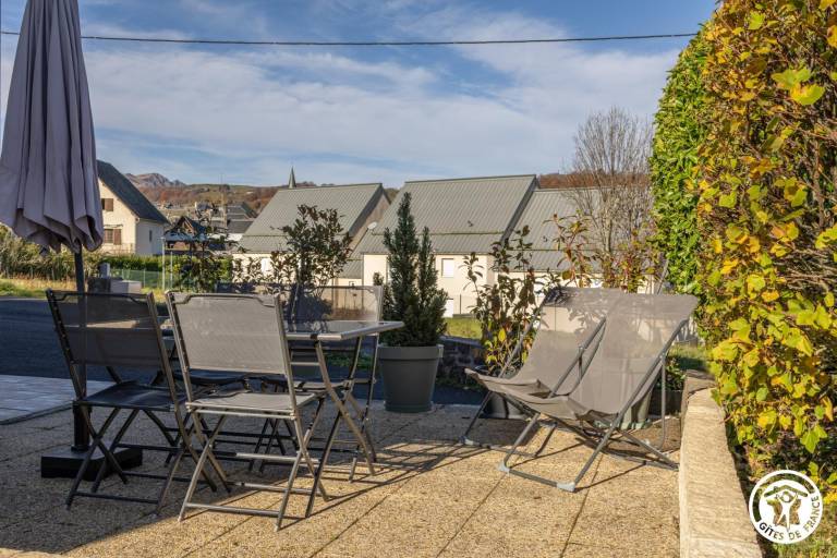 Gite with barbeque, yard & terrace — photo 3
