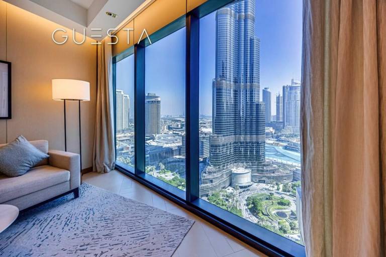 Holiday apartment with jacuzzi, pool & garden | Next to Burj Khalifa in Dubai