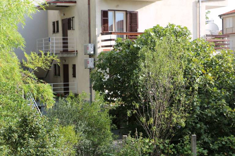 Apartment with garden & BBQ — photo 4