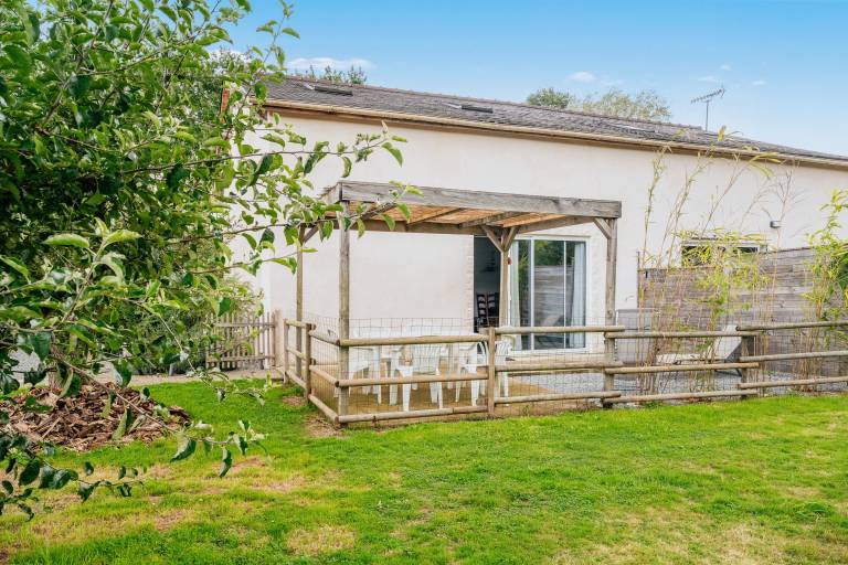 House with garden, patio & fast internet | Garden view | Suitable for remote work in Pontivy