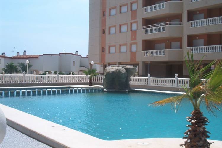 Holiday apartment with pool, garden & terrace — photo 3