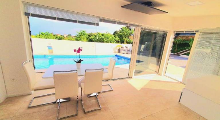 Villa with jacuzzi & pool — photo 5