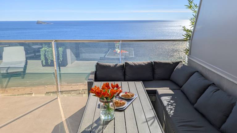 Apartment with sauna, heated pool & terrace | Water view in Benidorm