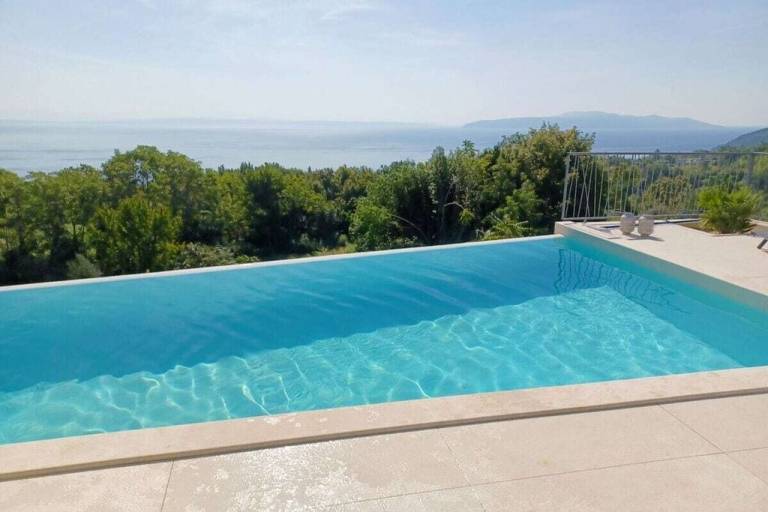 Villa with terrace — photo 4