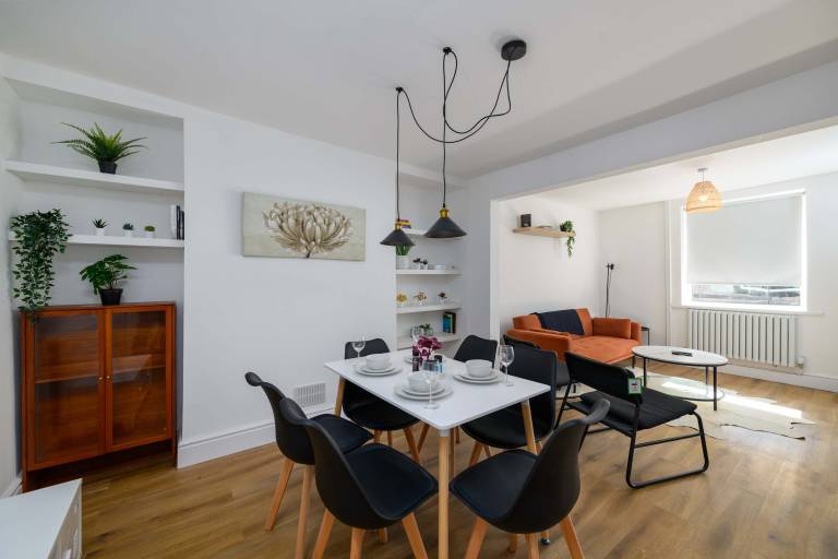 Lovely 3 Bedroom House Minutes from Bike Park