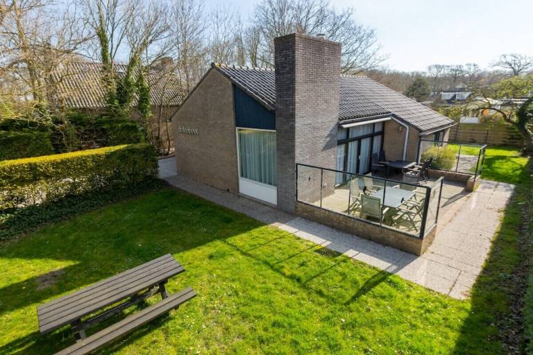 Ferienhaus mit Terrasse, Garten und Whirlpool