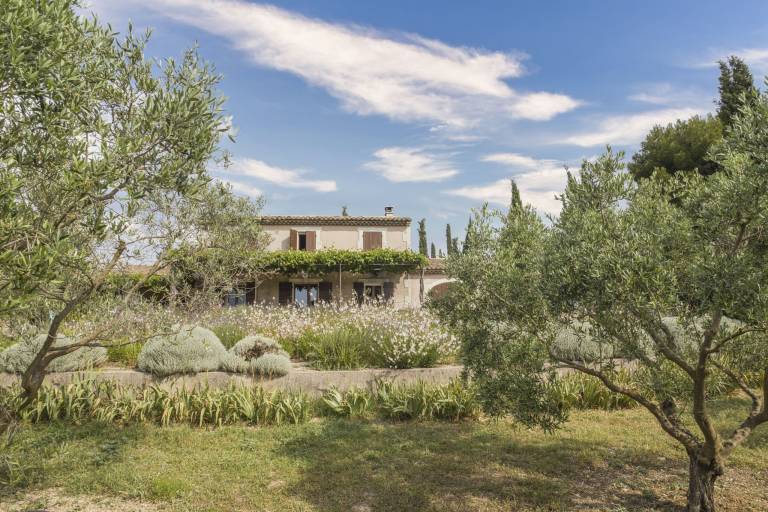 Villa with pool, barbeque & yard — photo 3