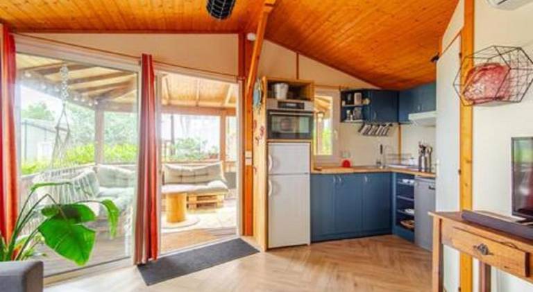 Chalet with hot tub & pool — photo 3