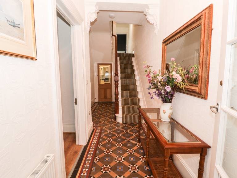 Cottage with garden — photo 3