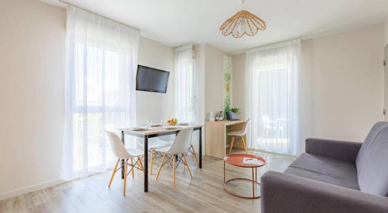 Serviced apartment with garden & patio | Suitable for remote work — photo 2