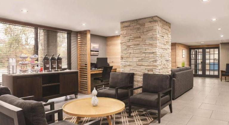 Country Inn & Suites by Radisson, Williamsburg East (Busch Gardens), VA — photo 5