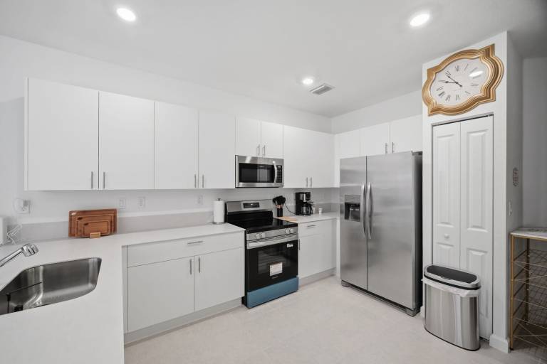 Children-friendly ample rental apartment with patio & yard | Pets allowed — photo 3