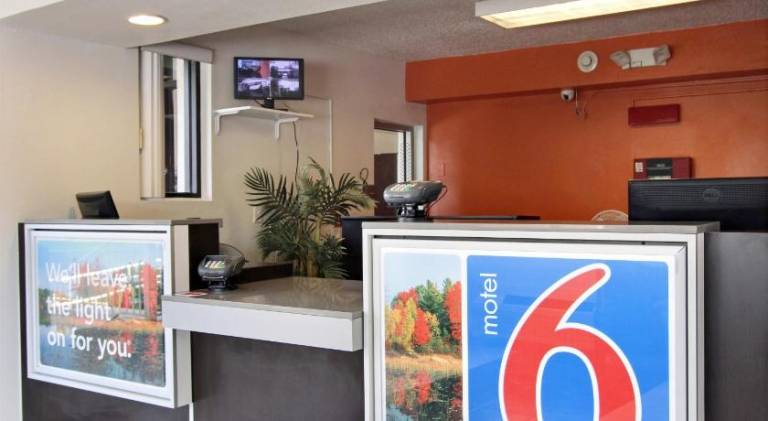 Motel 6 Middleburg Heights, OH - Cleveland — photo 3