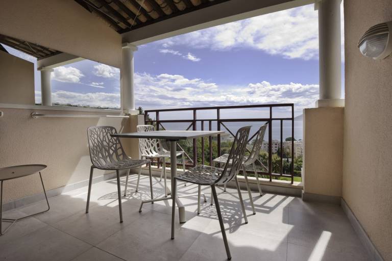 Child-friendly rental apartment with private pool & patio | Beach view | Close to the beach | Suitable for remote work | Dogs allowed — photo 2