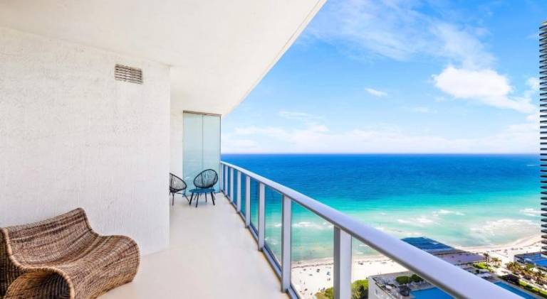 Oceanfront Luxe Apt 24th Floor in Aventura, FL
