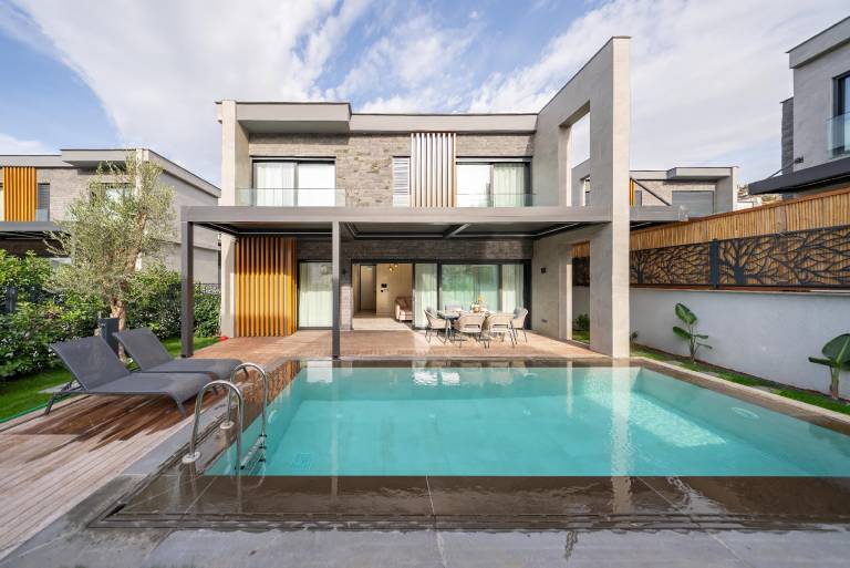 Villa with barbeque, terrace & private pool in Mugla