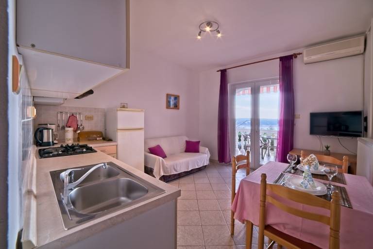 One bedroom apartment with balcony and sea view Supetarska Draga - Gonar, Rab (A-22586-b) — photo 2