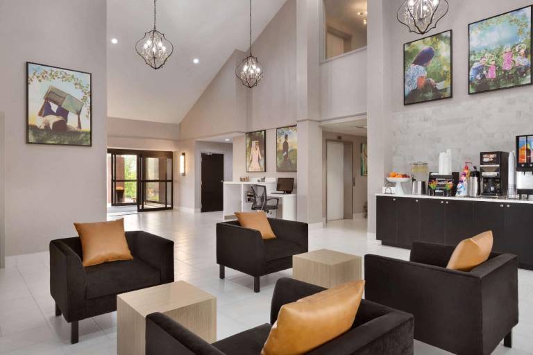 La Quinta Inn & Suites by Wyndham Dothan — photo 4
