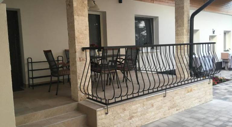 Holiday apartment with barbeque, yard & patio in Veszprem