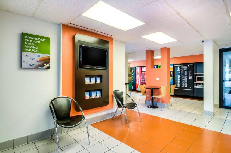 Motel 6 Arlington Heights, IL - Chicago North Central — photo 2