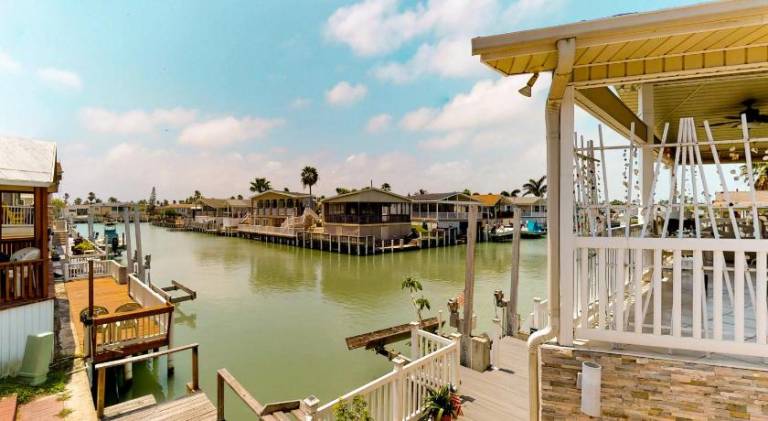 House with jacuzzi & pool | Pets allowed in Port Isabel, TX
