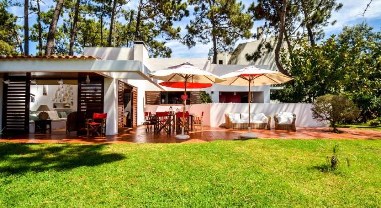 Vacation home with grill, private pool & patio — photo 4