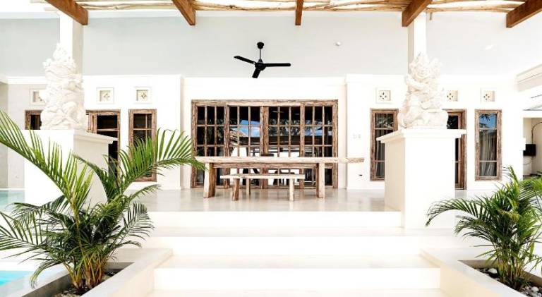 Spacious villa with jacuzzi & pool | Pets are welcome — photo 2