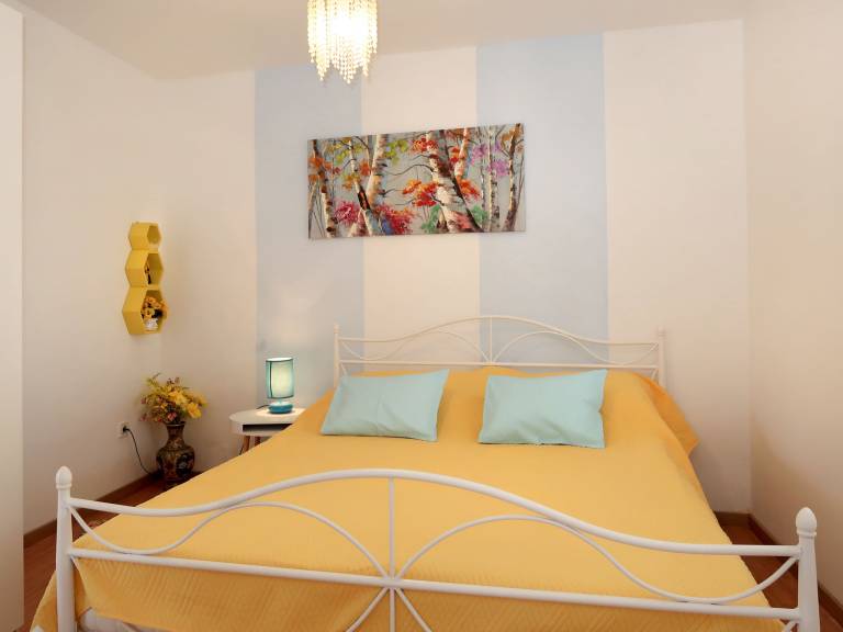 Beautiful vacation home with yard, terrace & BBQ | Sea view | Pet-friendly — photo 4