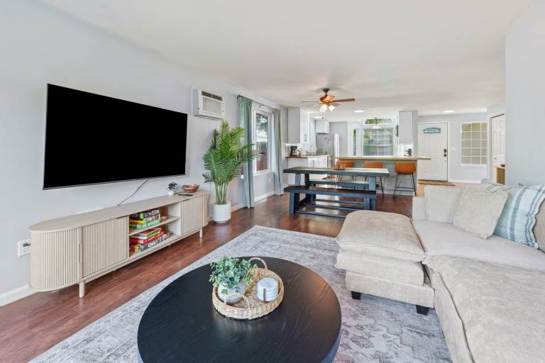 Vacation home with private pool, patio & garden in Bend, OR