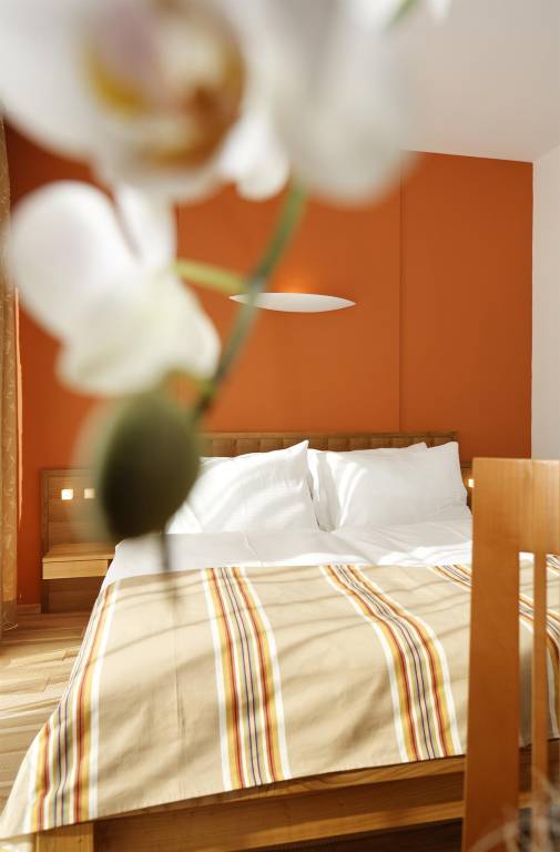 Doppelzimmer Dusche WC stra&szlig;enseitig