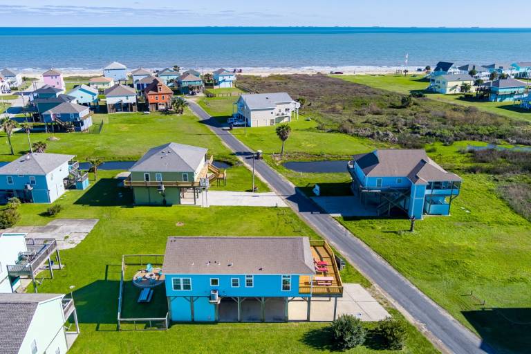 Beautiful house with yard & barbecue | Beach view | Pets allowed — photo 2