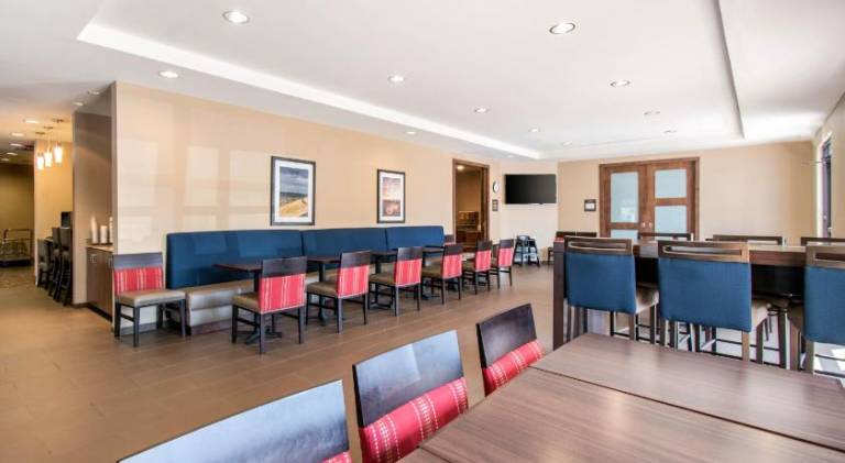 Comfort Suites Denver near Anschutz Medical Campus — photo 3