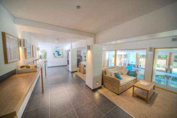 House with jacuzzi & pool — photo 2