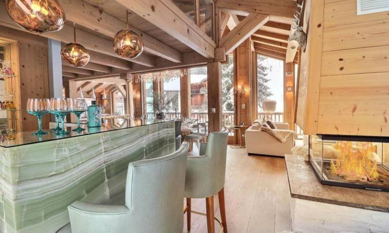 Chalet, Ground floor, terrace, fireplace or stove, 450m², Les Gets — photo 4