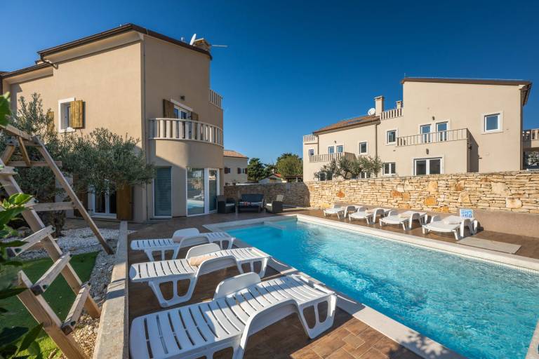 Villa with private pool, terrace & BBQ | Garden view — photo 2