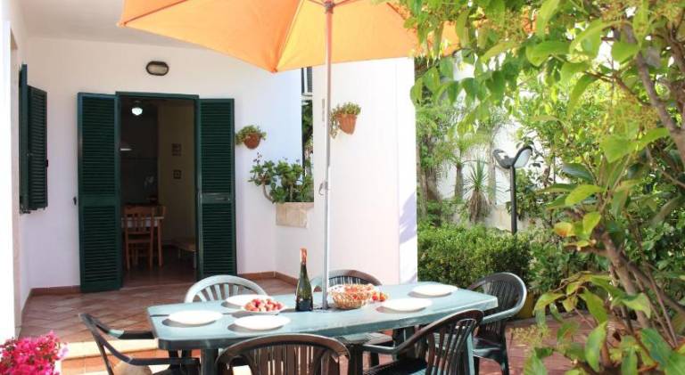 Holiday apartment with 2 rooms for 6 persons in Alezio