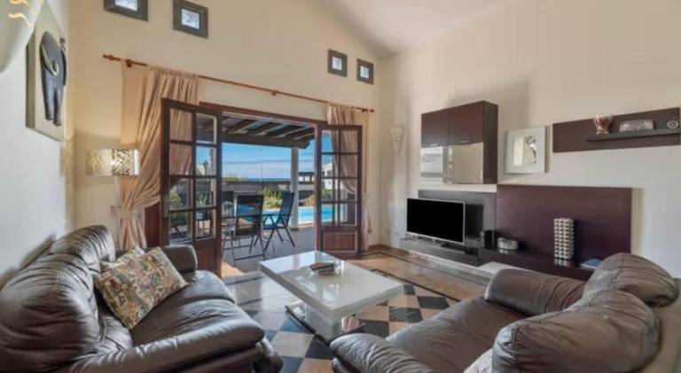 Villa with pool | Pet-friendly — photo 2