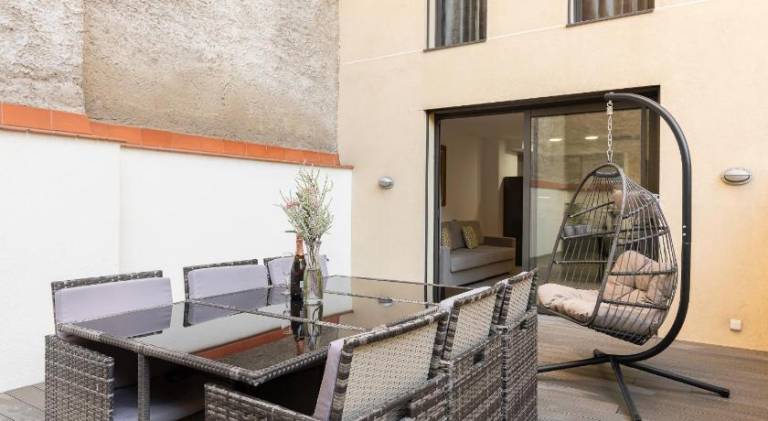 Serviced apartment with patio | Pet-friendly — photo 5