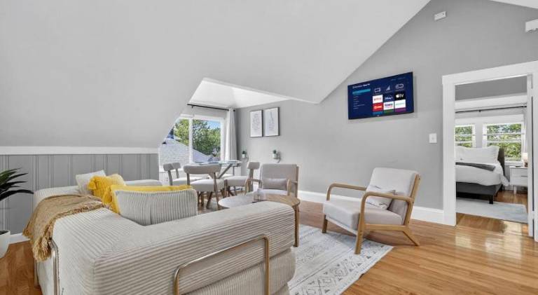 Apartment  Strawberry Hill