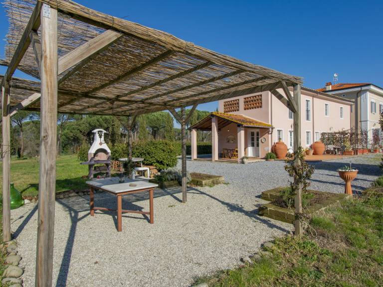 Rental apartment with barbeque, terrace & pool — photo 3