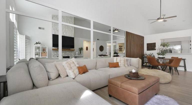 Vacation home with jacuzzi & pool — photo 2