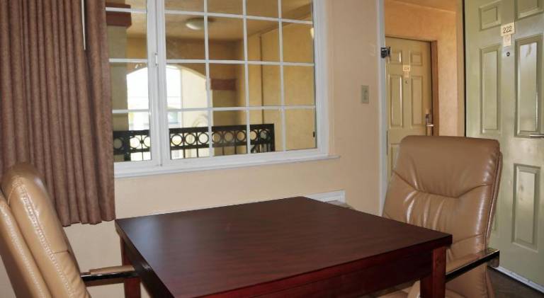 Americas Deluxe Inn — photo 5