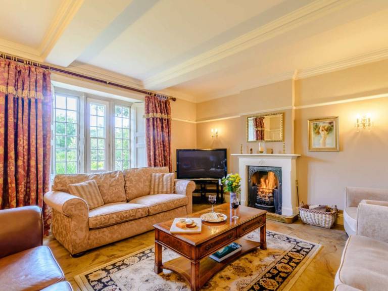 Cottage with yard & barbeque | Pet-friendly — photo 2