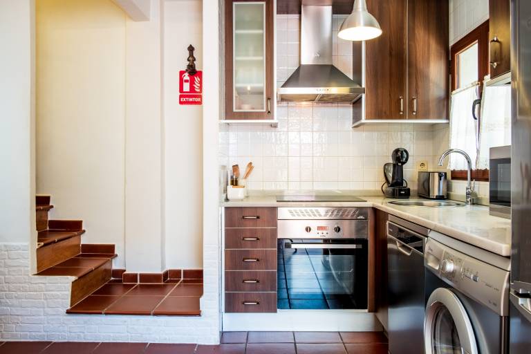 Fully equipped vacation home with fast internet, terrace & barbecue | Dogs allowed — photo 4