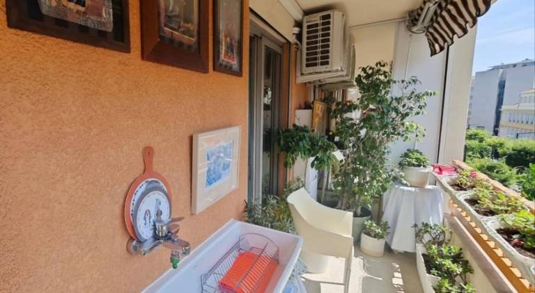 Rental apartment with patio | Next to Russian Orthodox Cathedral — photo 4