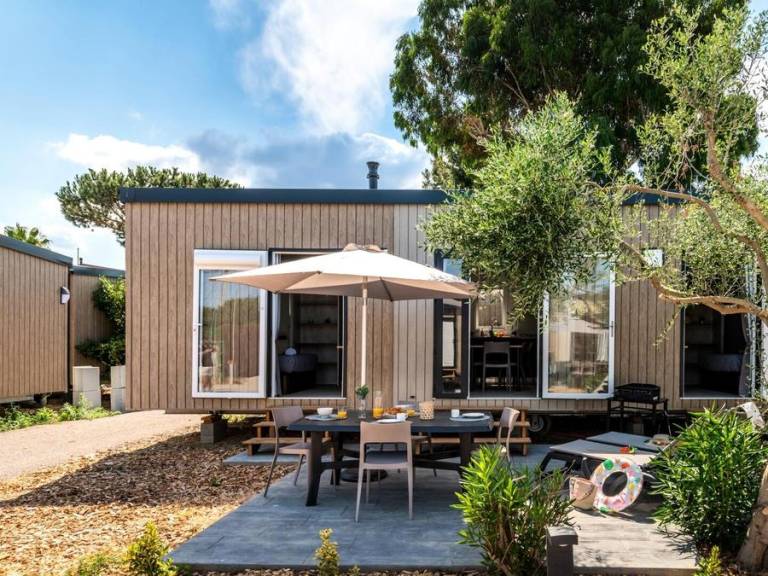 Mobile home with grill, patio & heated pool — photo 4