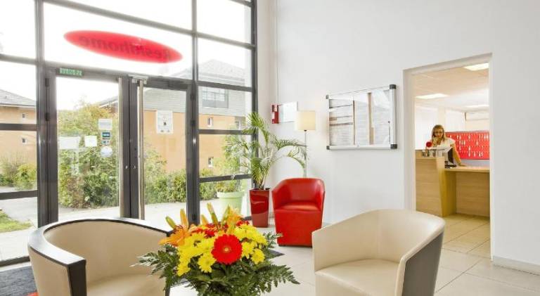 Serviced apartment with patio & garden | Pet-friendly — photo 5