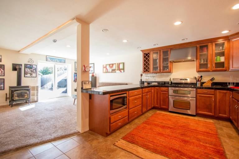 Vacation home with patio in Hood River, OR