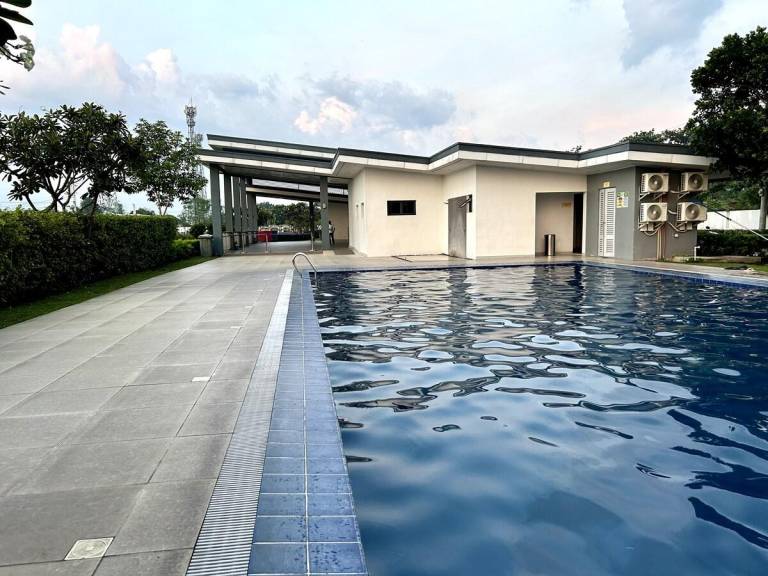 Apartment with pool — photo 3